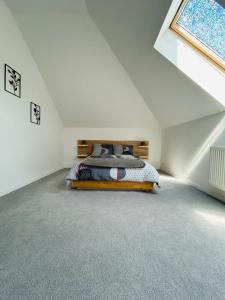 a bedroom with a bed in a attic at Strzyzewo Witkowskie Luxury Apartment in Strzyżewo Witkowskie +10 photos