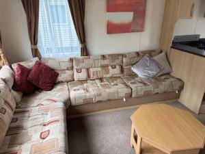 Χώρος καθιστικού στο Clarach Bay Escape 3 Bedroom PetFriendly Caravan with Decking Sleeps 6