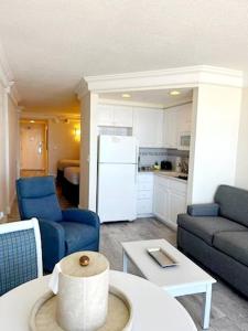 Kuchyň nebo kuchyňský kout v ubytování Daytona Beach Resort 1 bdrm family condo w/kitchen