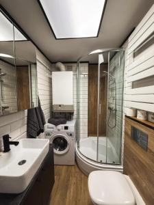 Ένα μπάνιο στο Apartament Loft - Tarnów Stare Miasto FV +24 φωτογραφίες