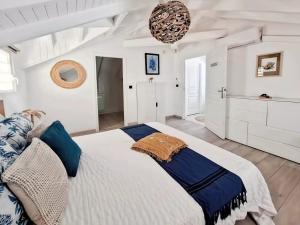 Ένα ή περισσότερα κρεβάτια σε δωμάτιο στο Villa d'Happy Bay - Panoramic View of Caribbean and sunsets +18 φωτογραφίες