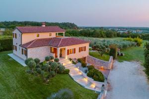 an aerial view of a house with a garden at Villa Kadore in Višnjan