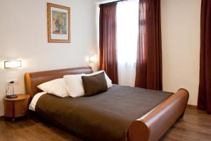 Łóżko lub łóżka w pokoju w obiekcie Apartamenty Hotelu Pod Orłem