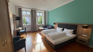 Postel nebo postele na pokoji v ubytování Hotel Am Kornmarkt