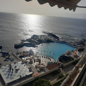 Kolam renang di atau dekat dengan Beautiful oceanfront studio with private parking