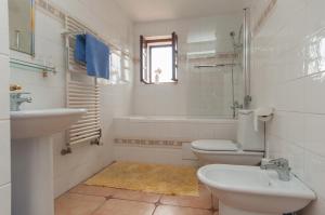 Ένα μπάνιο στο Family House Lana +35 φωτογραφίες