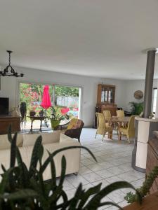 Χώρος καθιστικού στο Maison arborée style Ré proche mer
