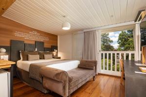 a bedroom with a large bed and a balcony at Casa Sabor Chocolate in Campos do Jordão