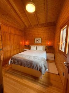 Ένα ή περισσότερα κρεβάτια σε δωμάτιο στο Gerês Nature House +37 φωτογραφίες