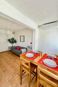 Posezení v ubytování La Plage - 2 Apparts Clim WiFi, Familles & Amis