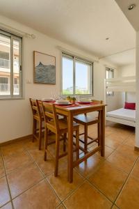 Postel nebo postele na pokoji v ubytování La Plage - 2 Apparts Clim WiFi, Familles & Amis