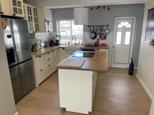 Køkken eller tekøkken på luz beach home