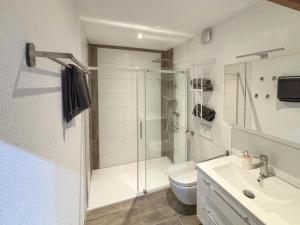 a bathroom with a shower and a toilet and a sink at Zur Teufelsmauer in Vorwerk Helsungen +7 photos