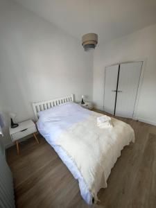 Postel nebo postele na pokoji v ubytování Cozy corner 2 bedroom house