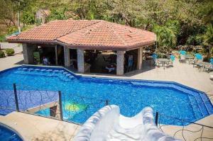 Bazén v ubytování Hermosa Heights Villa 20 nebo v jeho okolí