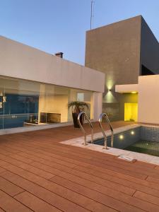 a house with a swimming pool and a building at Bello y confortable Apartamento con Parking in Encarnación
