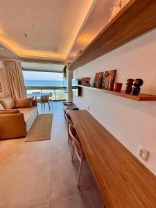 Khu vực ghế ngồi tại Apto em frente à praia-RoyalPlaza-Barra da Tijuca