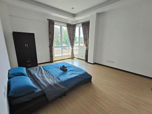 a bedroom with a bed with a cat sitting on it at Vi Homelite Resort Airport in Miri +9 photos