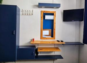 a room with a mirror and a tv at Microstudio & Parking in Mendoza