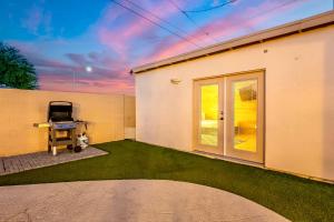 Φωτογραφία από το άλμπουμ του Scottsdale 5 Bedroom Vacation Home with Pool, Hot Tub, and Mini Golf Near Old Town Entertainment and Dining! Great for Families! Near Airport σε Scottsdale +14 φωτογραφίες