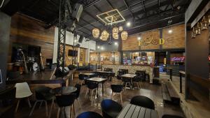 a restaurant with tables and chairs and a bar at Hotel Soliman in Marcala