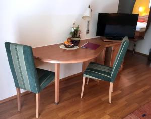 TV a/nebo společenská místnost v ubytování Hotel zur Post