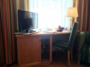 TV a/nebo společenská místnost v ubytování Hotel zur Post