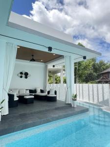 Swimmingpoolen hos eller tæt på Green Valley Golf Club Villa 66