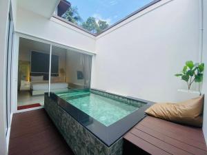 a swimming pool in a living room with at KVILLA in Ban Khlong Bang Chak