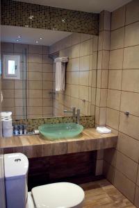 A bathroom at Almira Suites - Seafront - Naousa Paros