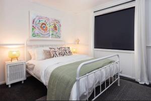 Postel nebo postele na pokoji v ubytování Sunny Daze Beach House