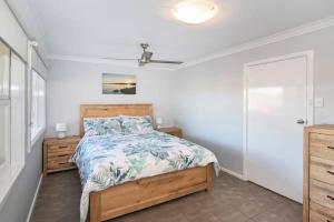 a bedroom with a bed and a closet at Jetty Views -100m to foreshore in Busselton
