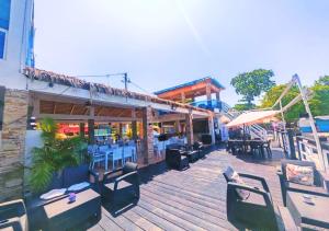 Φωτογραφία από το άλμπουμ του Beachfront Serenity Villa with Pool, AC, 1 min from the the beach, Jacuzzi, Wifi σε Sabana Grande de Palenque