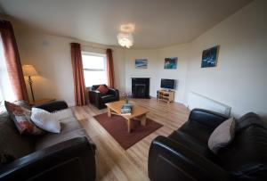 The lounge or bar area at Doolin Village Lodges