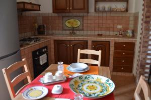 A kitchen or kitchenette at Etna Hiking B&B