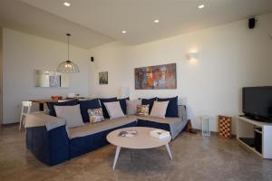 Gallery image of Lidia Beach Suites in Kokkinos Pirgos