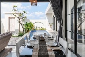 Posezení v ubytování Quiet Escape with Lush Rice Field Views