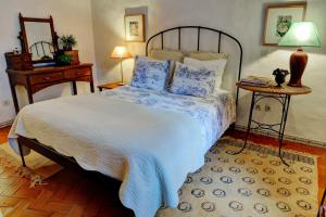 Tempat tidur dalam kamar di Casa da Belavista