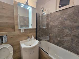 Ένα μπάνιο στο Best Apartament Central 2