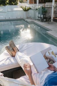 Πισίνα στο ή κοντά στο Stanhope Byron Central Stay with Coastal Vibes