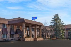 a hotel building with a sign on top of it at Baymont by Wyndham Midland in Midland