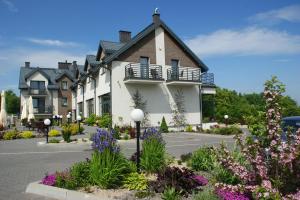 a row of houses with flowers in a parking lot at Pensjonat Łysica Wellness & Spa in Święta Katarzyna