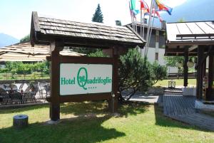 Κήπος έξω από το Hotel Quadrifoglio