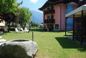 Κήπος έξω από το Hotel Quadrifoglio