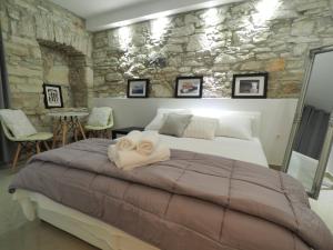 Postel nebo postele na pokoji v ubytování Captain Emo City Apartments