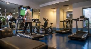 Fitness centrum a/nebo fitness zařízení v ubytování Corp Al Khobar Corniche Hotel