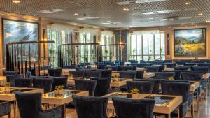 a large dining room with tables and chairs at Hotel Czarny Potok Resort SPA & Conference in Krynica Zdrój +139 photos