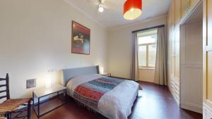 a bedroom with a bed and a desk and a window at Fáy Mansion in Irota
