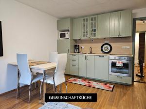 Η κουζίνα ή μικρή κουζίνα στο Haus am Kuhsee