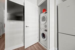 Televisor o centre d'entreteniment de Charming Studio in Downtown Toronto